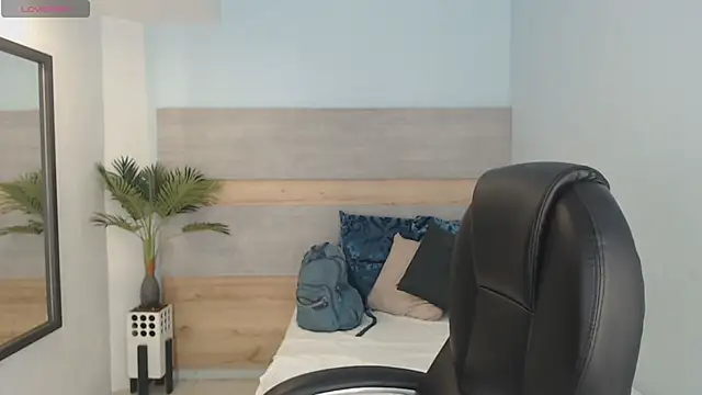 brendathompson  online show from October 3, 2025, 2:15 am