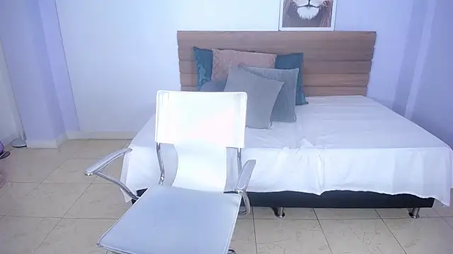 brendathompson  online show from March 7, 2025, 10:56 am