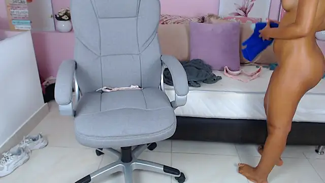 brendathompson  online show from February 15, 2025, 6:44 pm