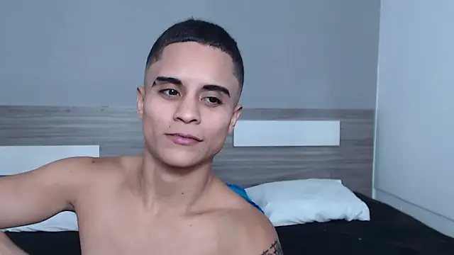 Liiamthompson online show from October 8, 2025, 10:32 pm