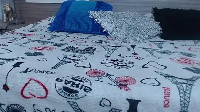 Liiamthompson online show from October 11, 2025, 11:33 am