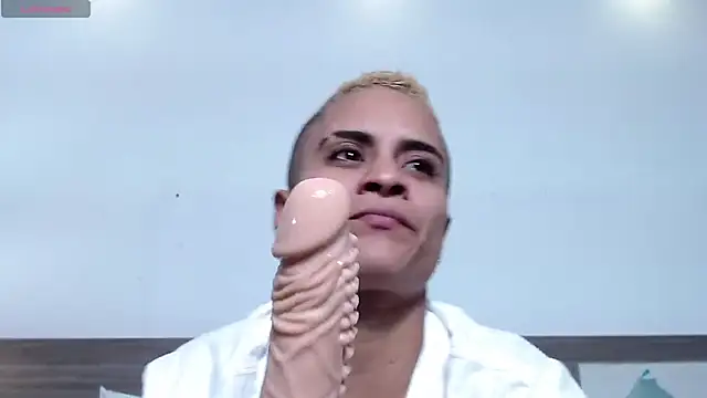 Liiamthompson online show from March 7, 2026, 6:13 pm