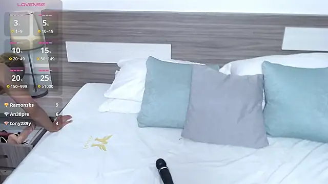 Liiamthompson online show from March 11, 2026, 9:31 pm