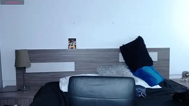 Liiamthompson online show from November 15, 2025, 7:18 pm