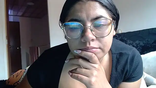 viccky vick online show from May 17, 2026, 7:36 pm