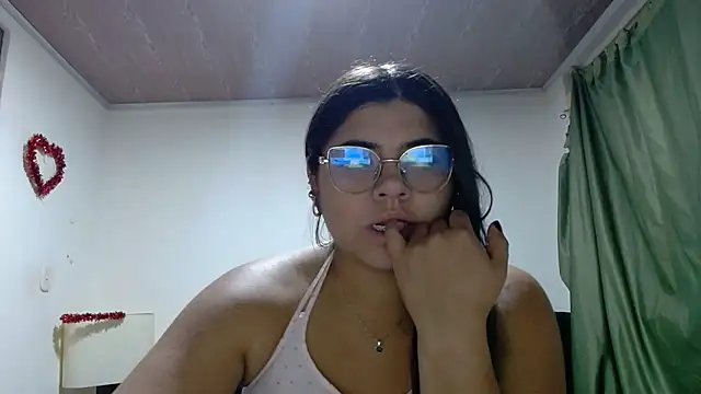 Snapshot of viccky_vick chatting on October 14, 2025, 3:29 am viccky vick online show from October 14, 2025, 3:29 am