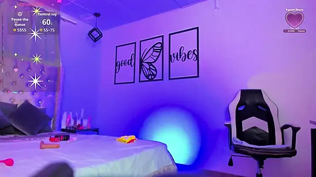 nicolee millerr online show from January 7, 2026, 12:43 pm