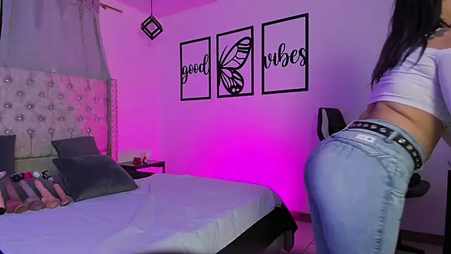 nicolee millerr online show from April 13, 2026, 12:20 pm