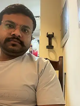 Snapshot of SoloChill chatting on February 5, 2026, 12:39 am SoloChill online show from February 5, 2026, 12:39 am