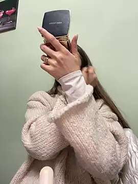 Snapshot of Anya-Ray chatting on February 11, 2025, 12:15 pm Anya-Ray online show from February 11, 2025, 12:15 pm