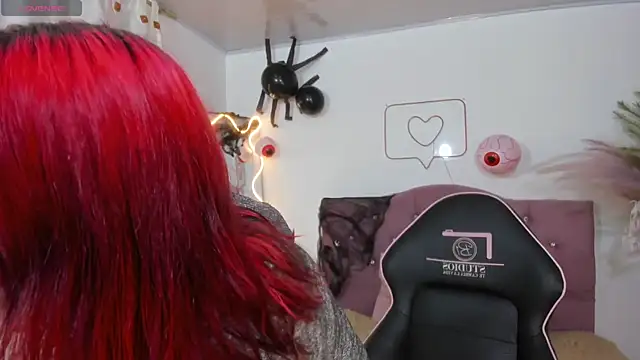 palmerfox tay online show from October 19, 2025, 3:31 am