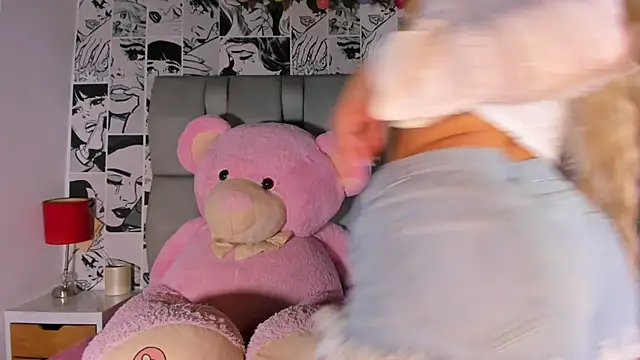 Snapshot of LucyRosse chatting on March 30, 2026, 11:33 am LucyRosse online show from March 30, 2026, 11:33 am