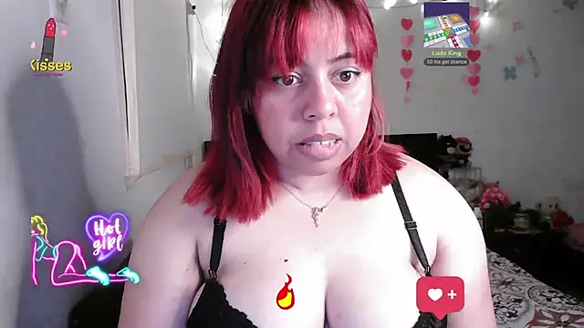 Snapshot of alexandraluv chatting on February 6, 2026, 1:45 am alexandraluv online show from February 6, 2026, 1:45 am