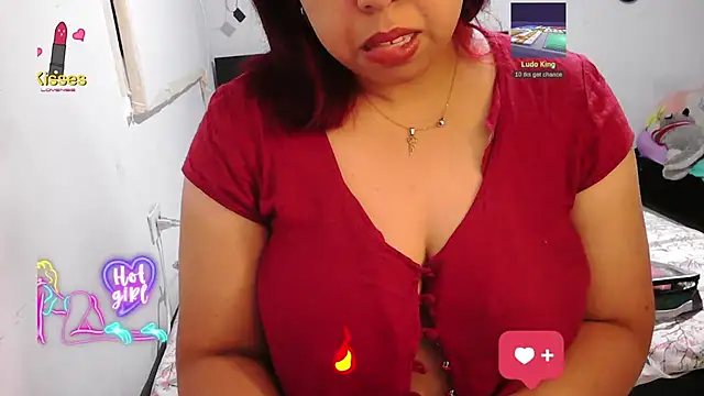 Snapshot of alexandraluv chatting on February 25, 2026, 1:28 am alexandraluv online show from February 25, 2026, 1:28 am