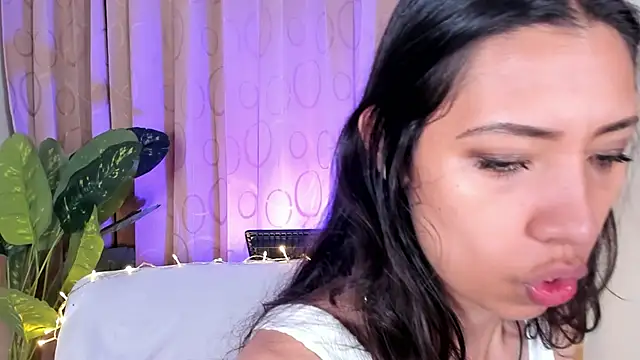 Snapshot of Miss_veronicaa2 chatting on January 14, 2026, 12:53 pm Miss veronicaa2 online show from January 14, 2026, 12:53 pm