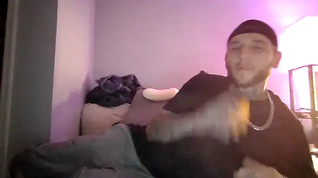 Snapshot of cruz815 chatting on December 18, 2025, 10:24 pm cruz815 online show from December 18, 2025, 10:24 pm