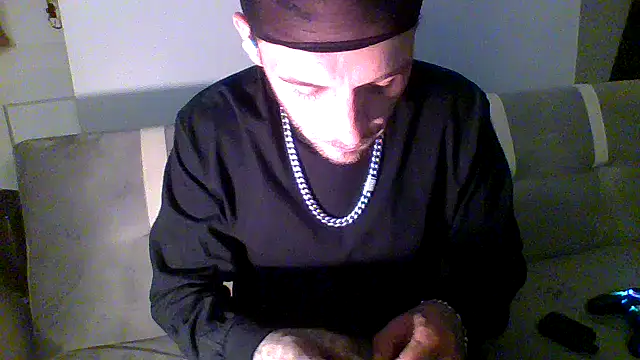 Snapshot of cruz815 chatting on November 30, 2025, 1:06 am cruz815 online show from November 30, 2025, 1:06 am