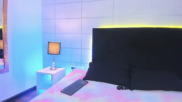 mac-sara online show from October 23, 2025, 7:01 pm