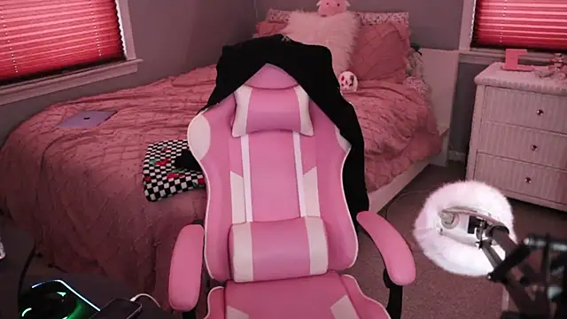 princesselysia online show from March 6, 2025, 9:20 pm