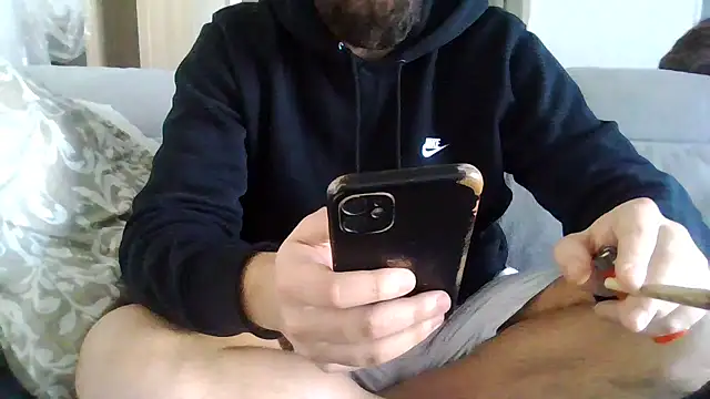 Snapshot of Zer_oki chatting on January 14, 2026, 1:37 pm Zer oki online show from January 14, 2026, 1:37 pm