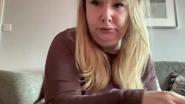 Snapshot of BustyHayleyUk chatting on March 26, 2026, 5:11 pm BustyHayleyUk online show from March 26, 2026, 5:11 pm