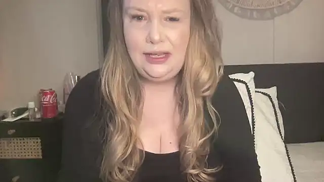 Snapshot of BustyHayleyUk chatting on February 5, 2025, 1:54 pm BustyHayleyUk online show from February 5, 2025, 1:54 pm