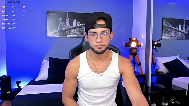 Max Conor1 online show from May 13, 2026, 11:28 am
