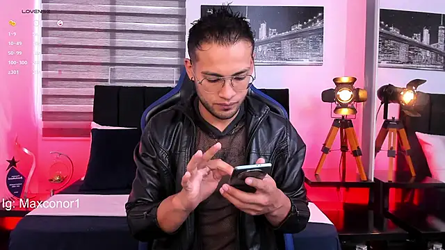 Snapshot of Max_Conor1 chatting on March 18, 2025, 11:22 am Max Conor1 online show from March 18, 2025, 11:22 am