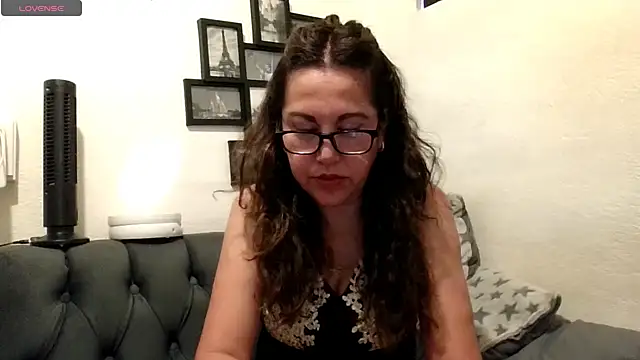 Snapshot of MirandaLatinaLovely chatting on May 9, 2026, 5:16 pm MirandaLatinaLovely online show from May 9, 2026, 5:16 pm