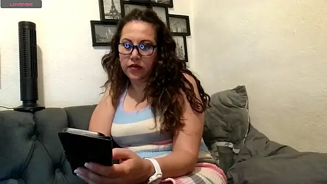 Snapshot of MirandaLatinaLovely chatting on May 12, 2026, 5:15 am MirandaLatinaLovely online show from May 12, 2026, 5:15 am