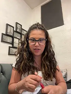 MirandaLatinaLovely online show from November 11, 2025, 5:35 am