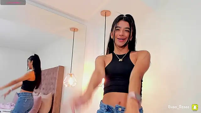 eva roseee online show from December 3, 2025, 9:25 pm