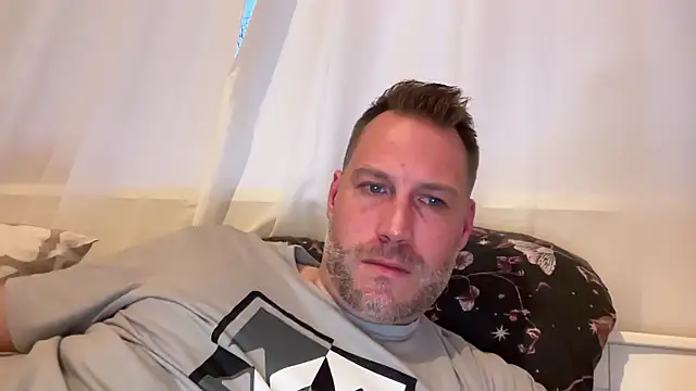 Snapshot of Christian87xxx chatting on November 8, 2025, 3:48 pm Christian87xxx online show from November 8, 2025, 3:48 pm