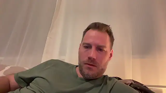 Christian87xxx online show from December 3, 2025, 5:23 pm