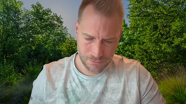 Snapshot of Christian87xxx chatting on September 22, 2025, 7:25 am Christian87xxx online show from September 22, 2025, 7:25 am