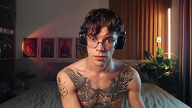 William Henry  online show from April 10, 2026, 2:57 pm