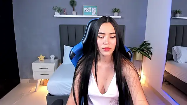 Snapshot of alessia_leroy chatting on February 19, 2025, 8:20 pm alessia leroy online show from February 19, 2025, 8:20 pm