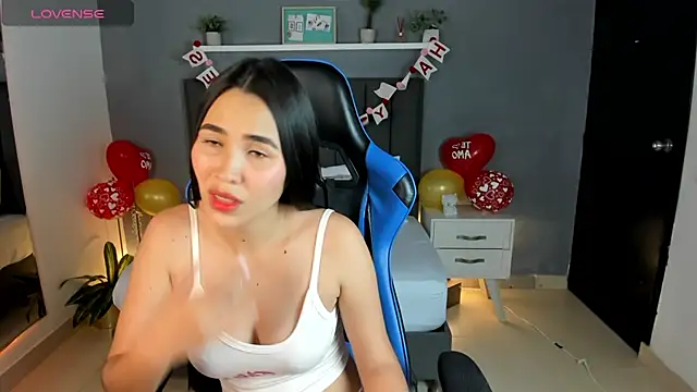 Snapshot of alessia_leroy chatting on February 17, 2025, 8:49 pm alessia leroy online show from February 17, 2025, 8:49 pm