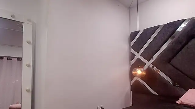 sara lopee1 online show from September 30, 2025, 12:00 pm