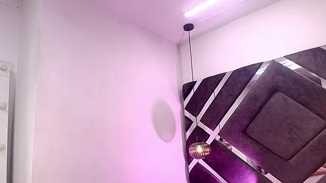 sara lopee1 online show from September 24, 2025, 12:00 pm