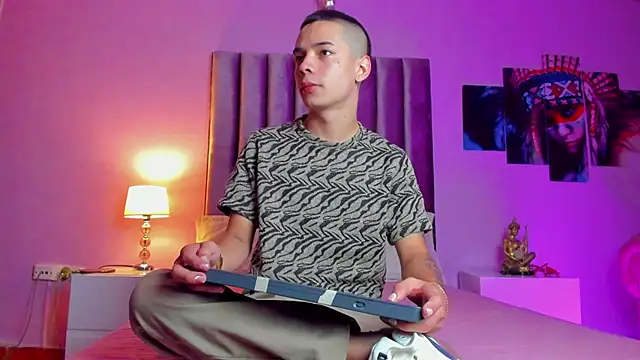 Snapshot of Adam_Thomass_1 chatting on February 20, 2025, 12:36 pm Adam Thomass 1 online show from February 20, 2025, 12:36 pm
