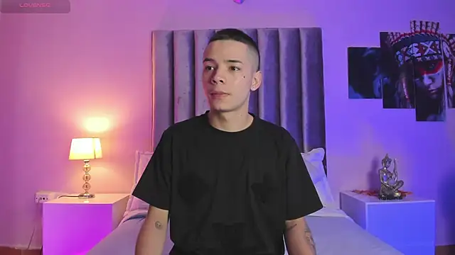 Snapshot of Adam_Thomass_1 chatting on February 4, 2025, 12:33 pm Adam Thomass 1 online show from February 4, 2025, 12:33 pm