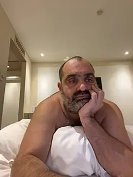 fuocovivo4 online show from February 12, 2025, 10:04 pm