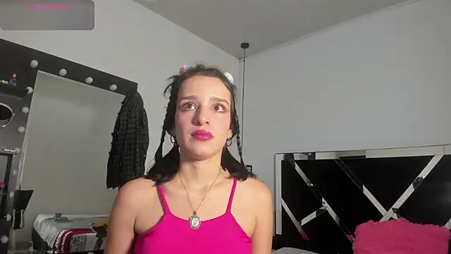 Snapshot of Annyrosee chatting on March 3, 2025, 8:43 pm Annyrosee online show from March 3, 2025, 8:43 pm