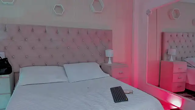 Snapshot of allicemackenzie chatting on September 21, 2025, 7:02 am allicemackenzie online show from September 21, 2025, 7:02 am