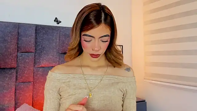 Snapshot of Violetta_Ficher chatting on June 17, 2026, 2:11 am Violetta Ficher online show from June 17, 2026, 2:11 am