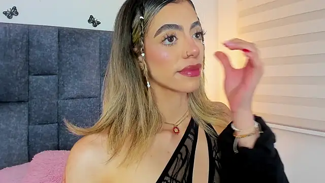Snapshot of Violetta_Ficher chatting on April 22, 2026, 2:29 am Violetta Ficher online show from April 22, 2026, 2:29 am