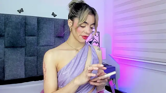 Snapshot of Violetta_Ficher chatting on February 11, 2026, 2:11 am Violetta Ficher online show from February 11, 2026, 2:11 am