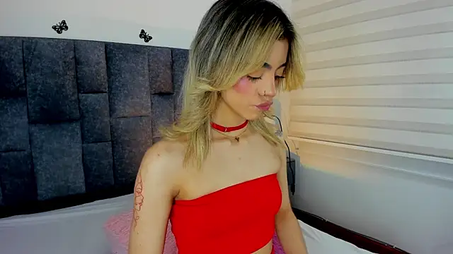 Snapshot of Violetta_Ficher chatting on February 5, 2026, 2:18 am Violetta Ficher online show from February 5, 2026, 2:18 am