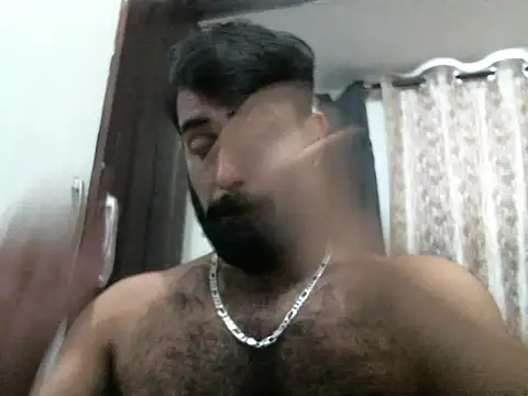 Snapshot of indianhairybull chatting on March 18, 2026, 4:04 am indianhairybull online show from March 18, 2026, 4:04 am